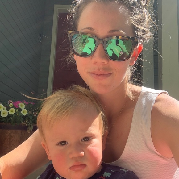 Meet your Posher, Olivia - Picture 3 of 4